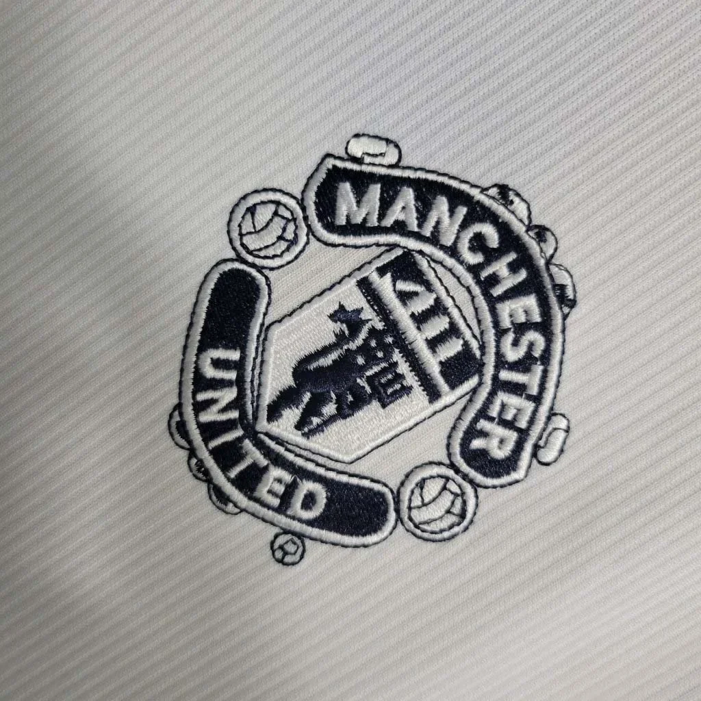 2000/2001 Retro Manchester United Away Jersey - Image 3