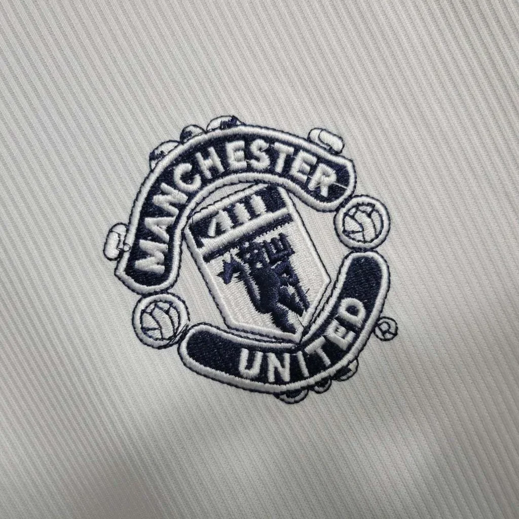 2000/2001 Retro Manchester United Away Long Sleeve - Image 4