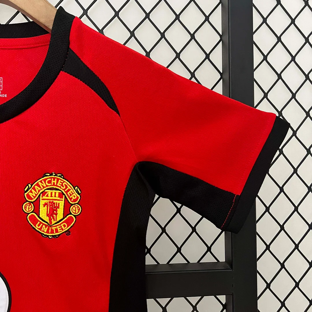 2002/2004 Retro Manchester United Home Jersey - Image 5