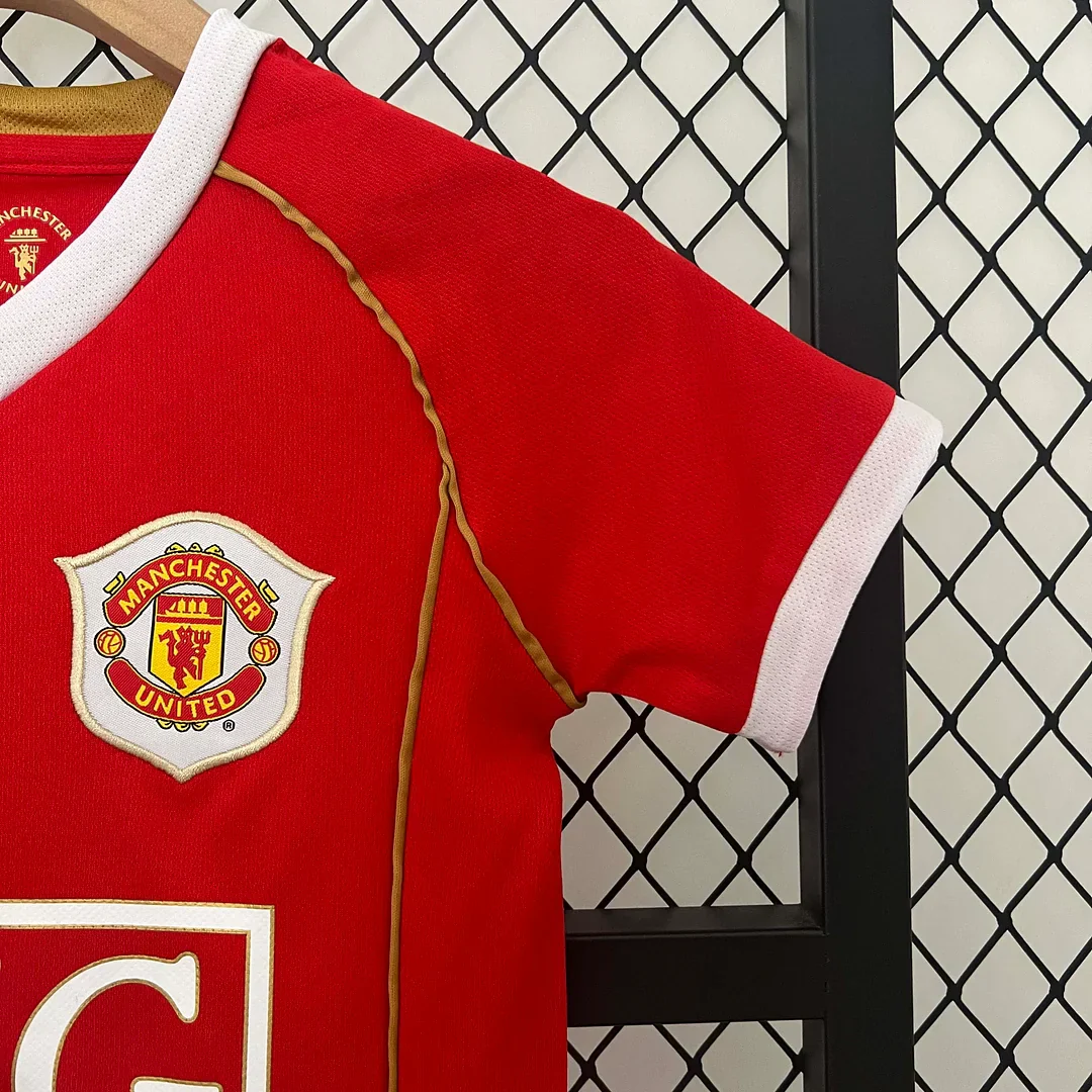 2006/2007 Retro Manchester United Home Kids Size - Image 4
