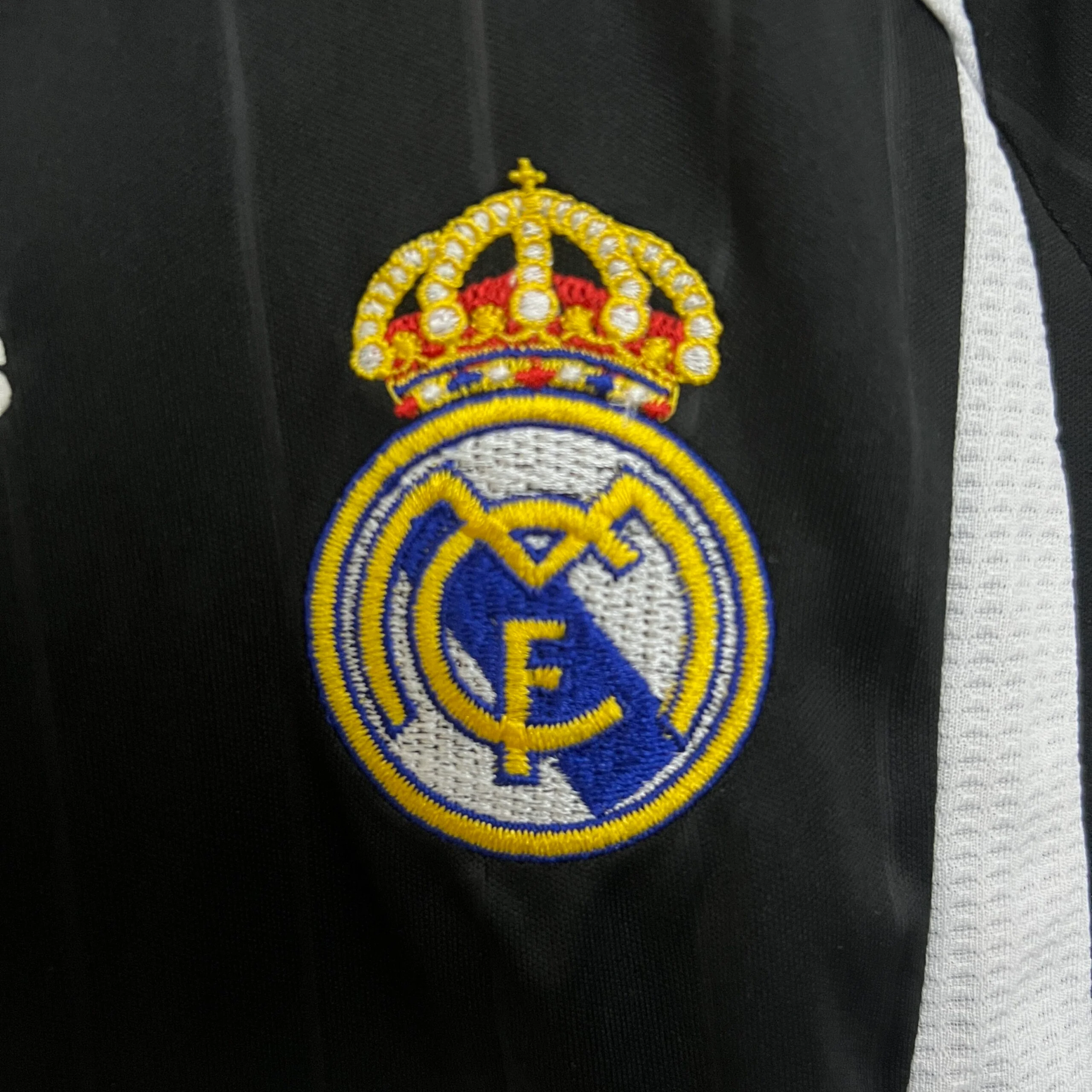 2006/2007 Retro Real Madrid Away Kit Kids Size - Image 3