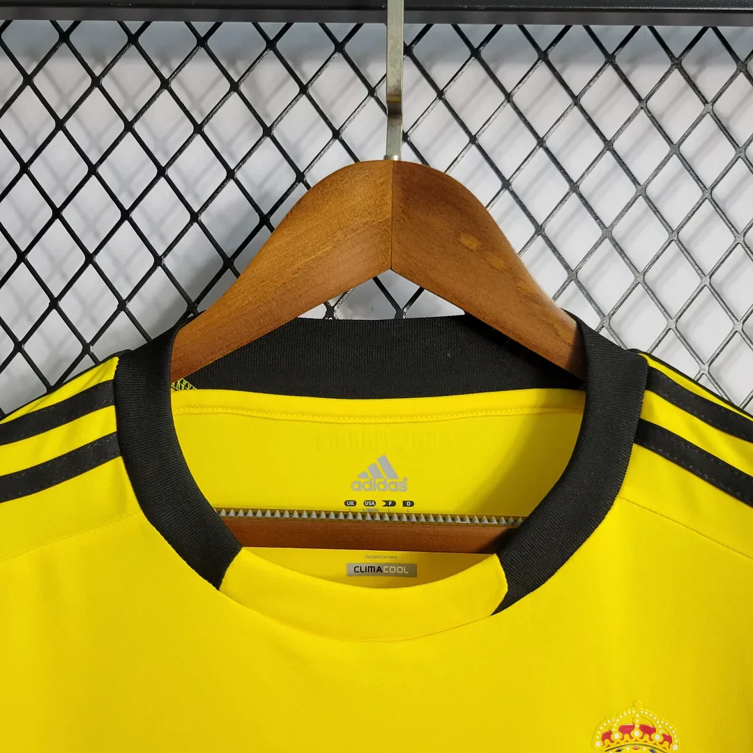 2011/2012 Retro Real Madrid Yellow Goalkeeper Kit - Image 6