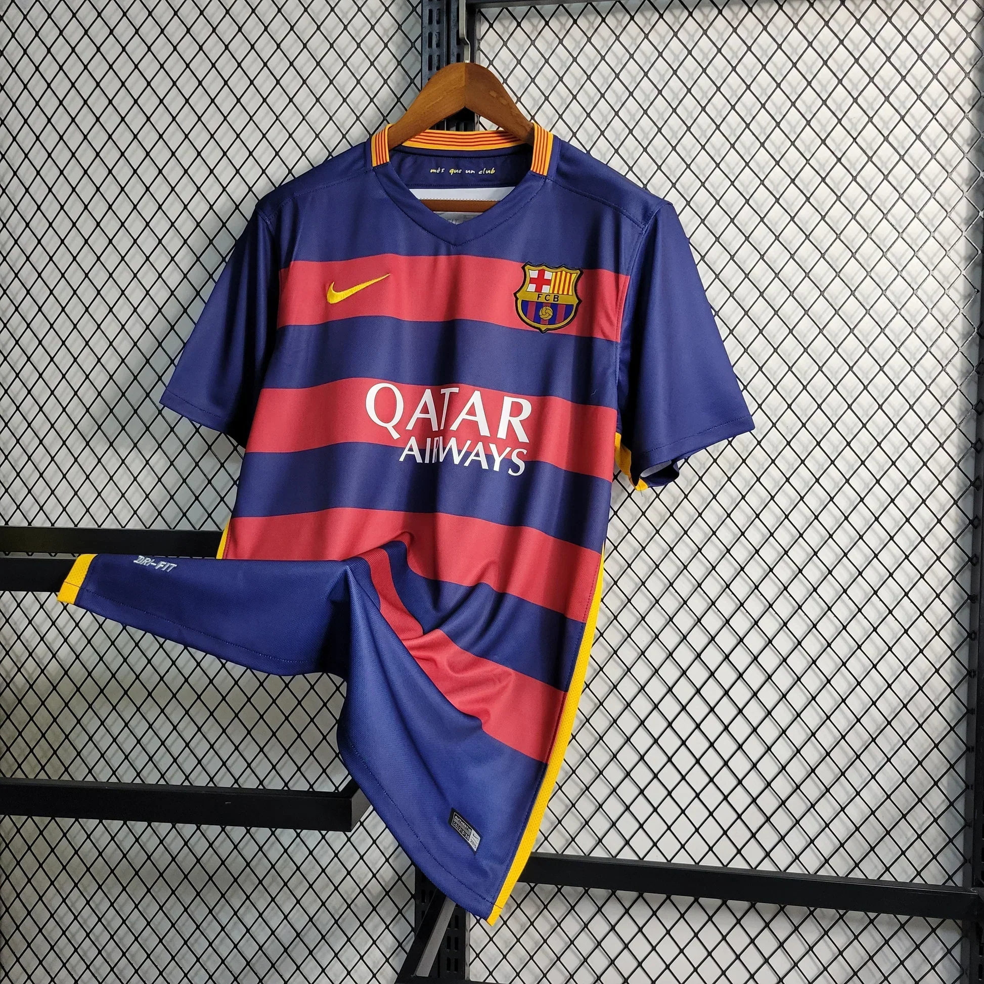 2015/2016 Retro Barcelona Home Jersey - Image 4