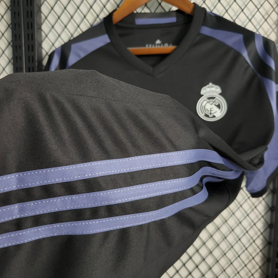 2015/2016 Retro Real Madrid Third Away Jersey - Image 9