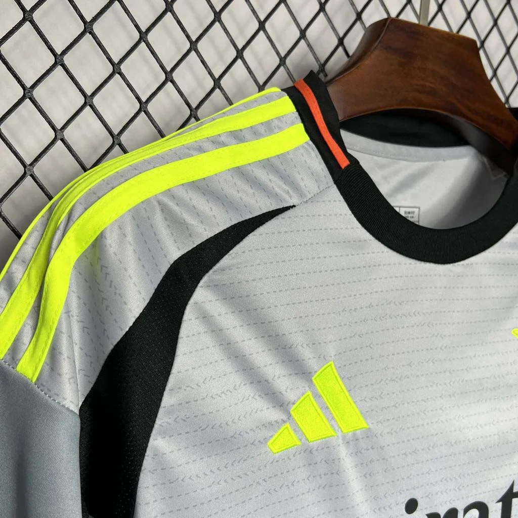 2024-2025 Benfica Third Away Kit - Image 4
