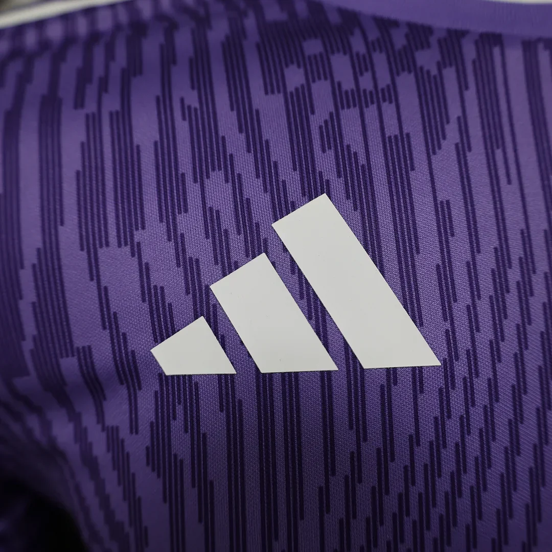 2024/2025 Liverpool Limited Jersey - Image 4