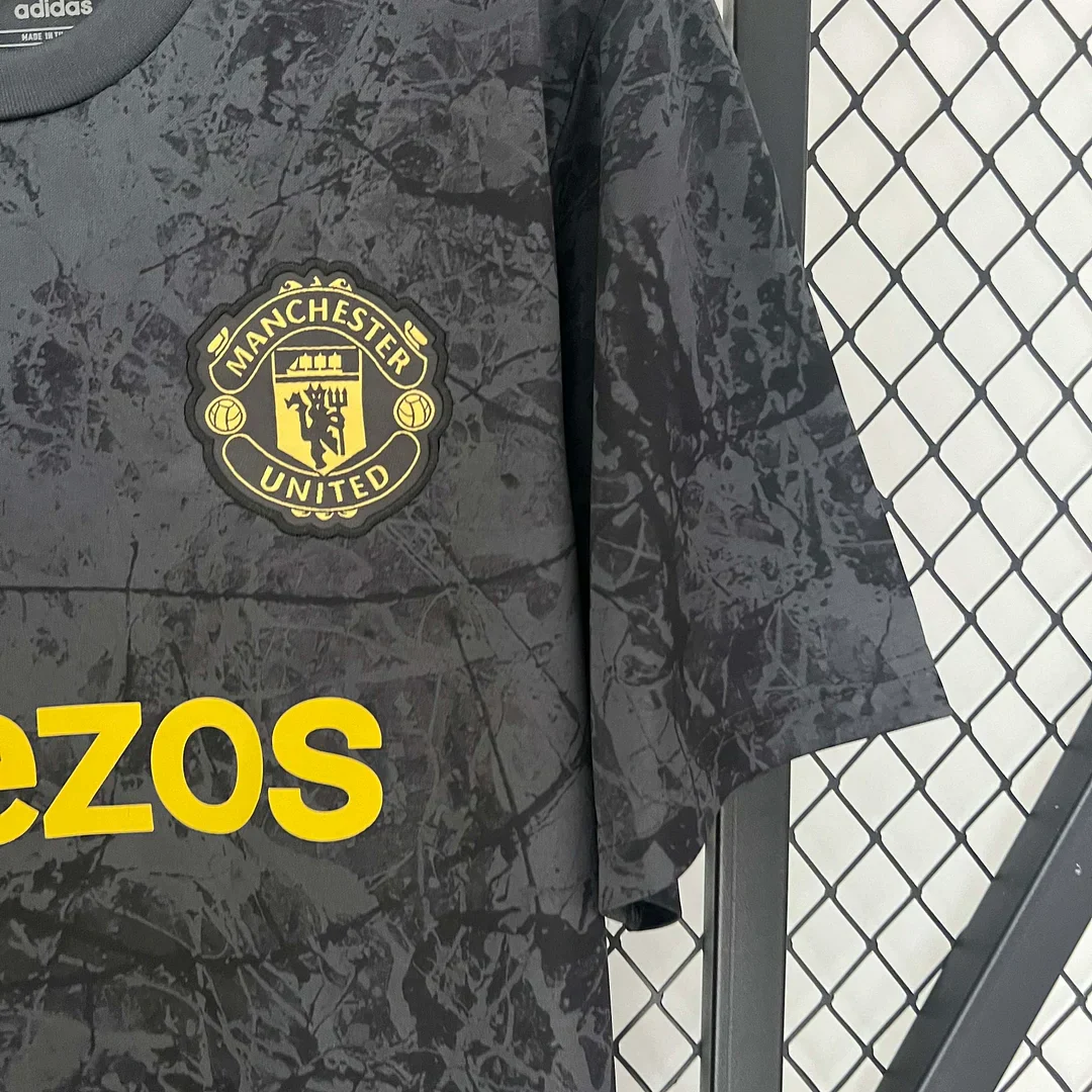 Manchester United ”Night Shift” Limited Jersey - Image 7