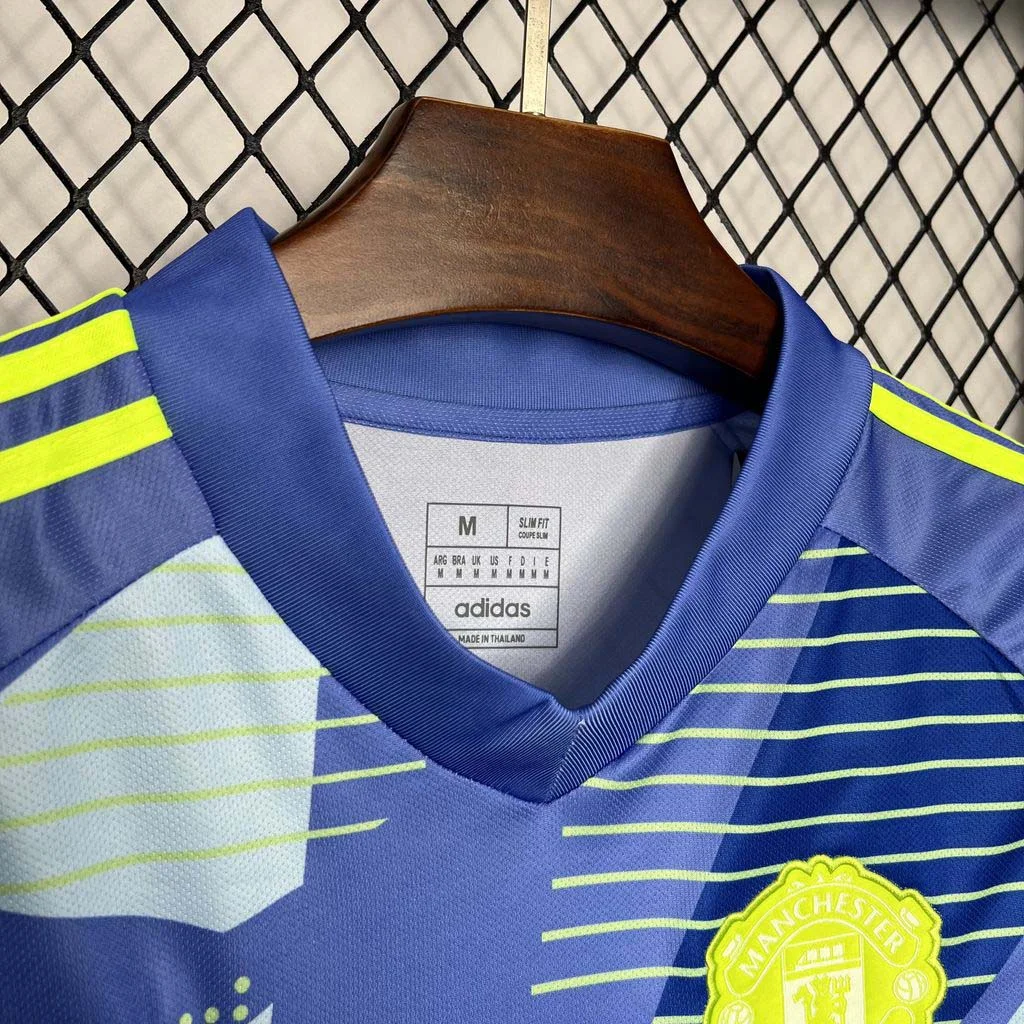 2024/2025 Manchester United Goalkeeper Home - Image 3