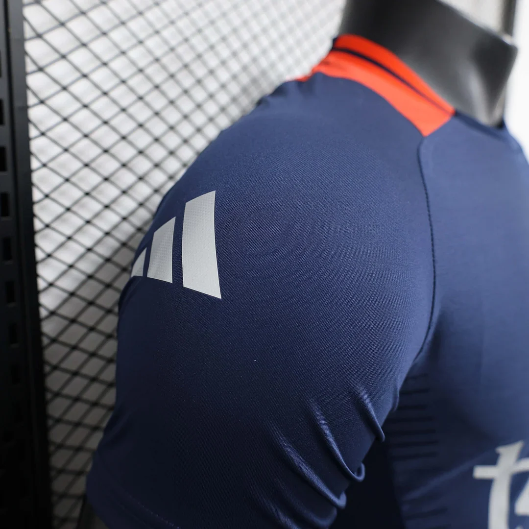 2024/2025 Manchester United Pre-match kit - Image 5