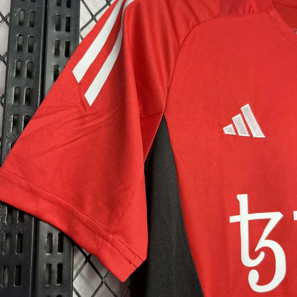 2024/2025 Manchester United Pre-Match Kit - Image 4