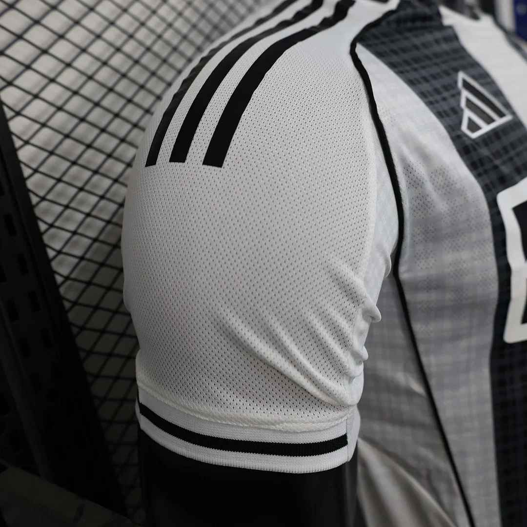2025/2026 Newcastle United Home Kit - Image 6