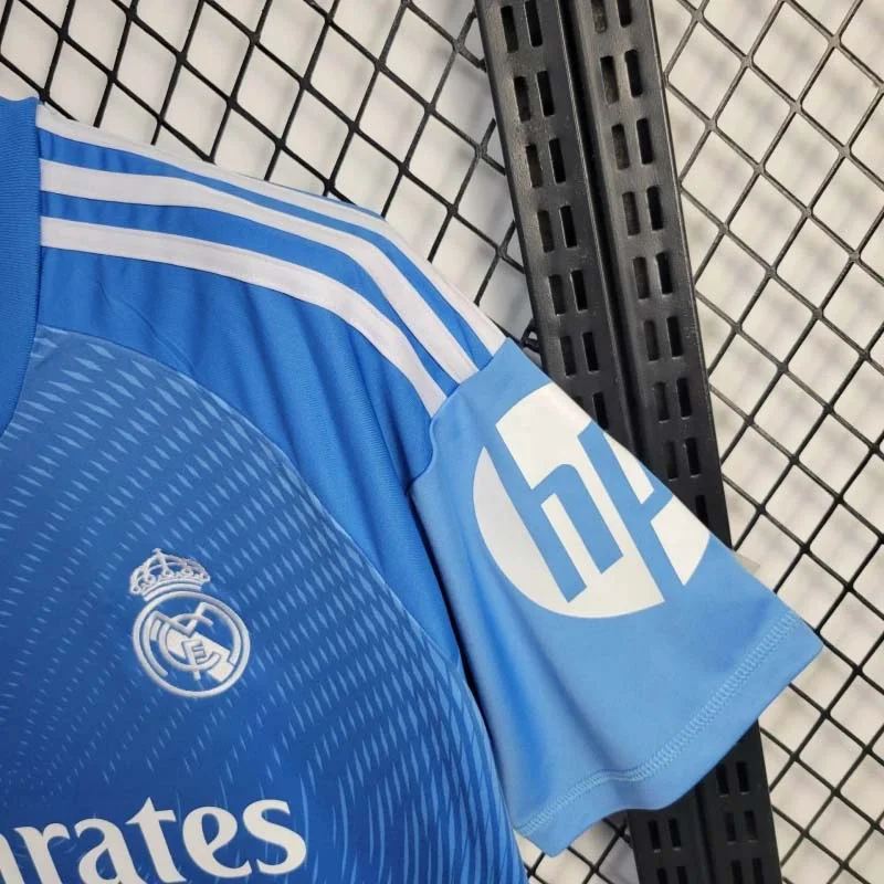 2025/2026 Real Madrid Goalkeeper Kit - Image 7