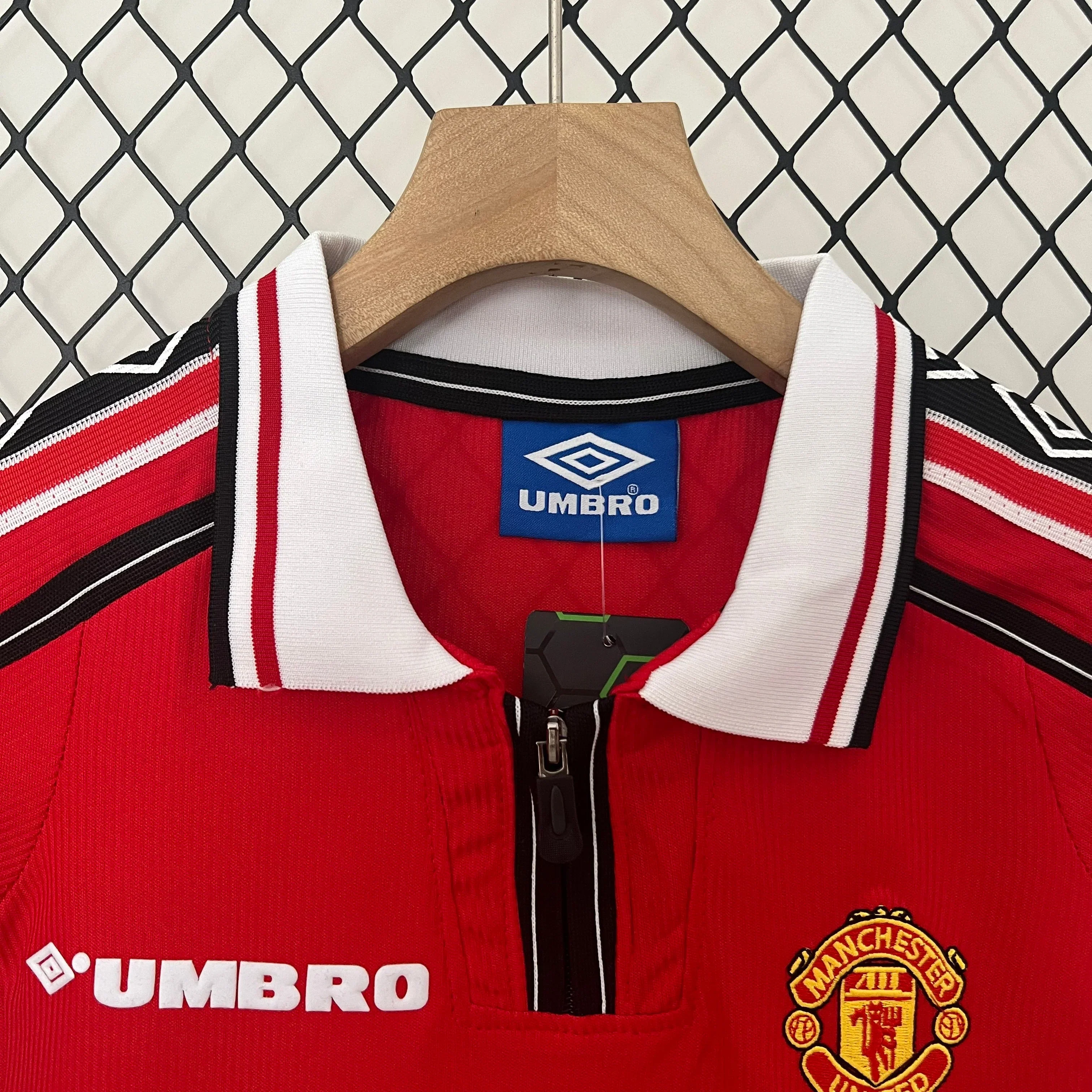 Manchester United 1998/1999 Home Jersey Kids Size - Image 3