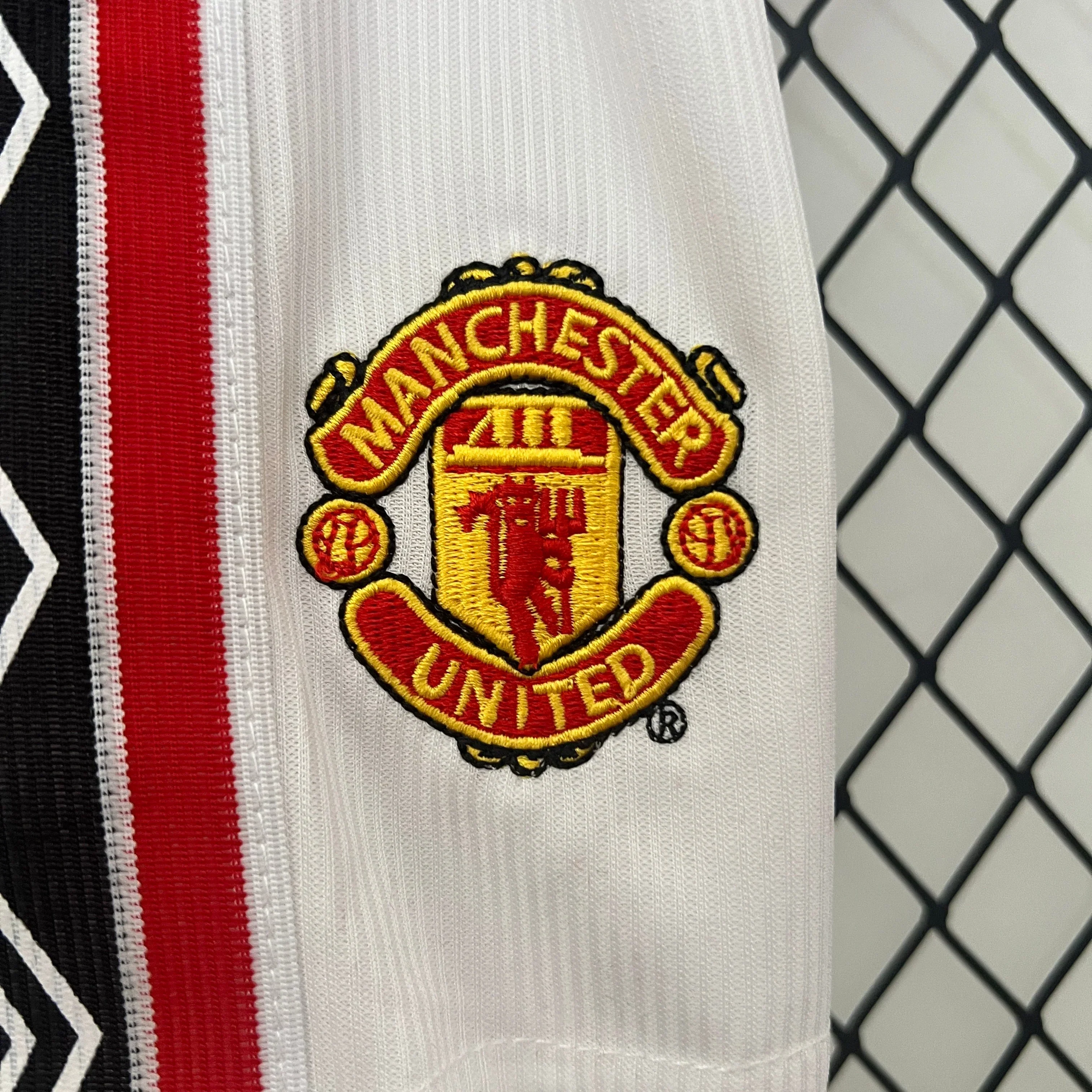 Manchester United 1998/1999 Home Jersey Kids Size - Image 5