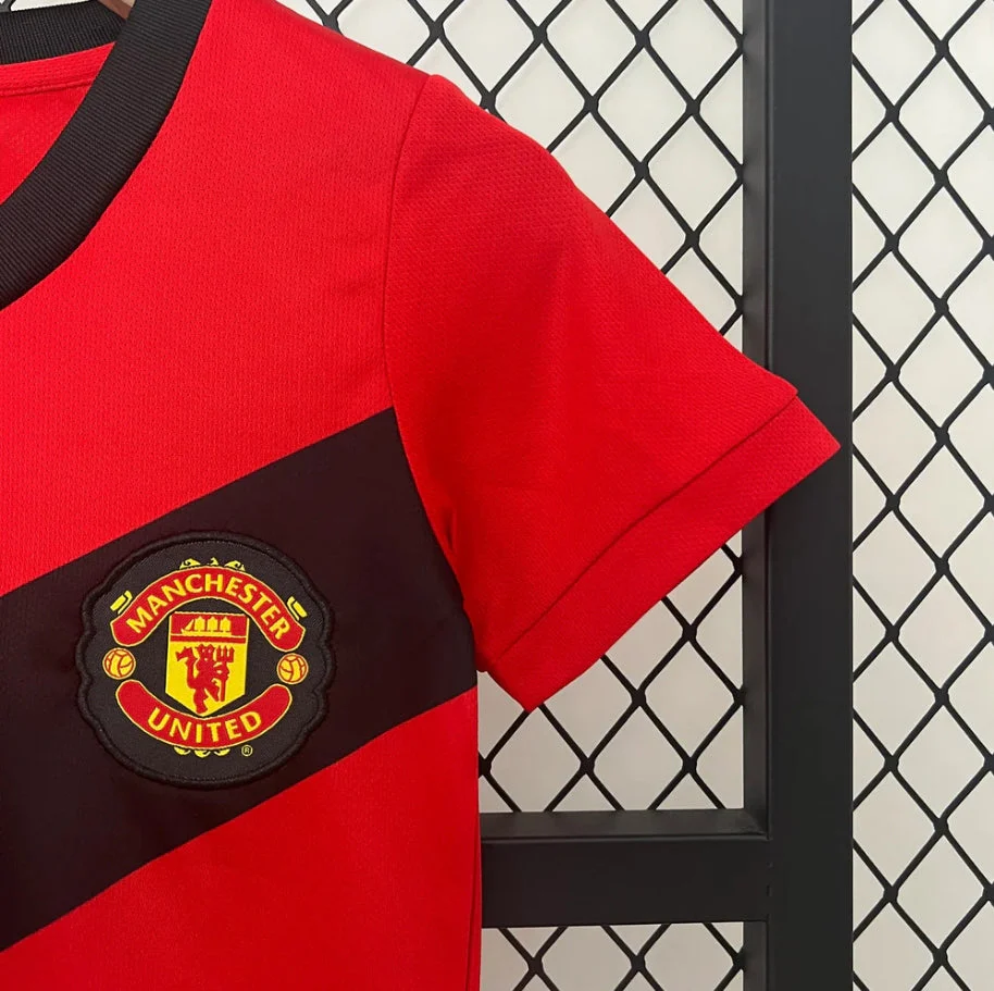 Manchester United Retro 2009/2010 Home Jersey Kids Size - Image 4