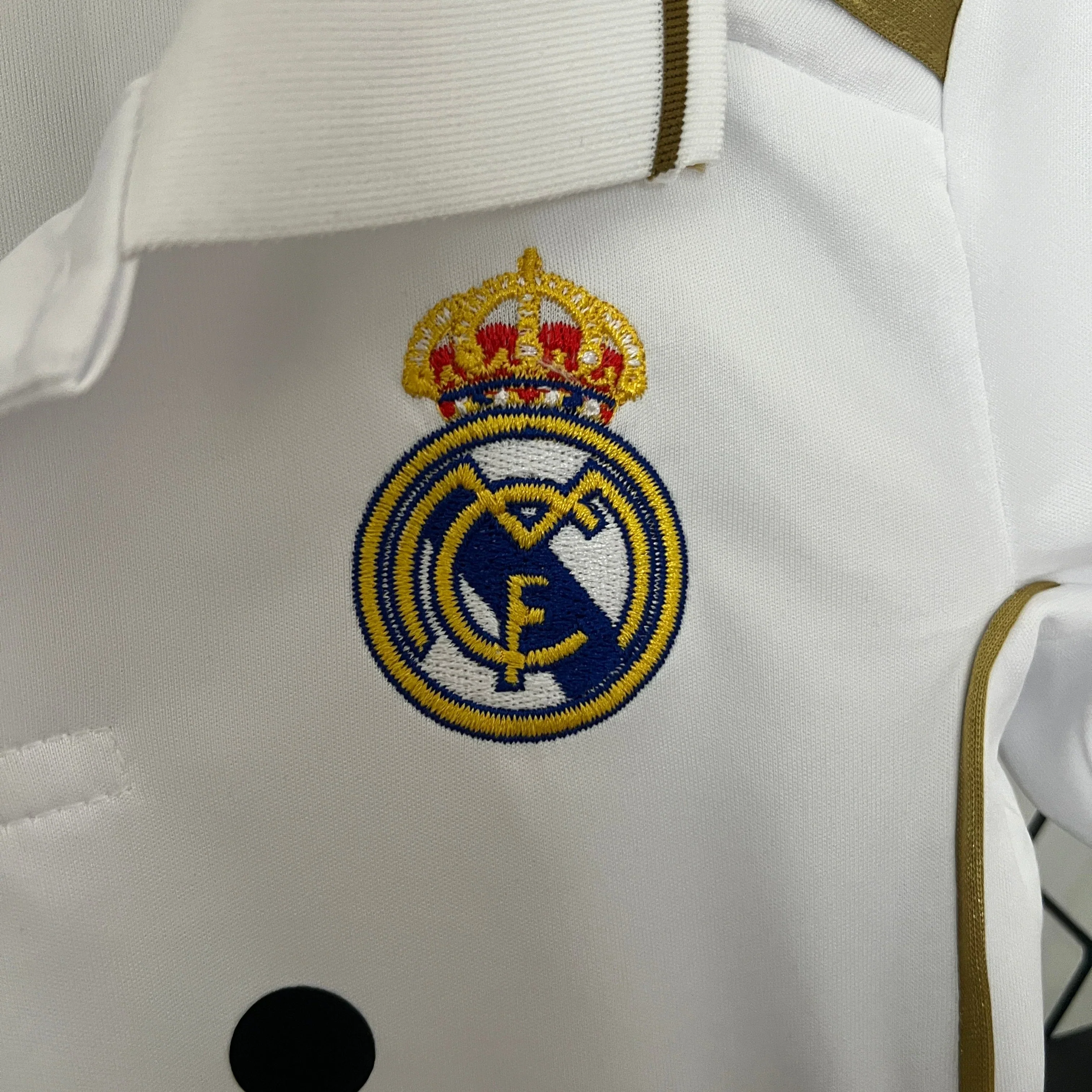 Real Madrid 2011/2012 Home Jersey Kids Size - Image 4