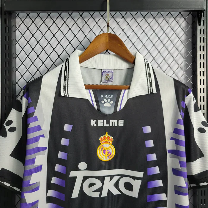 Real Madrid Retro 1997-1998 Third Kit - Image 3