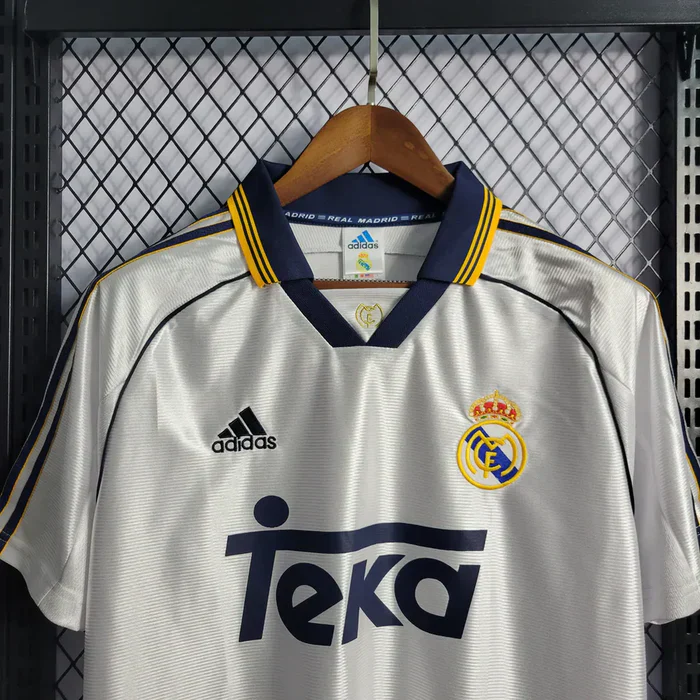 Real Madrid Retro 1999-2000 Home Kit - Image 3
