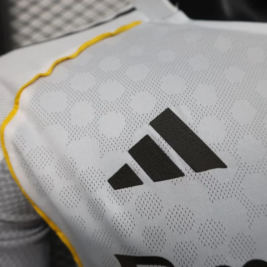 Real Madrid 2025/2026 Home Kit Long Sleeve - Image 4