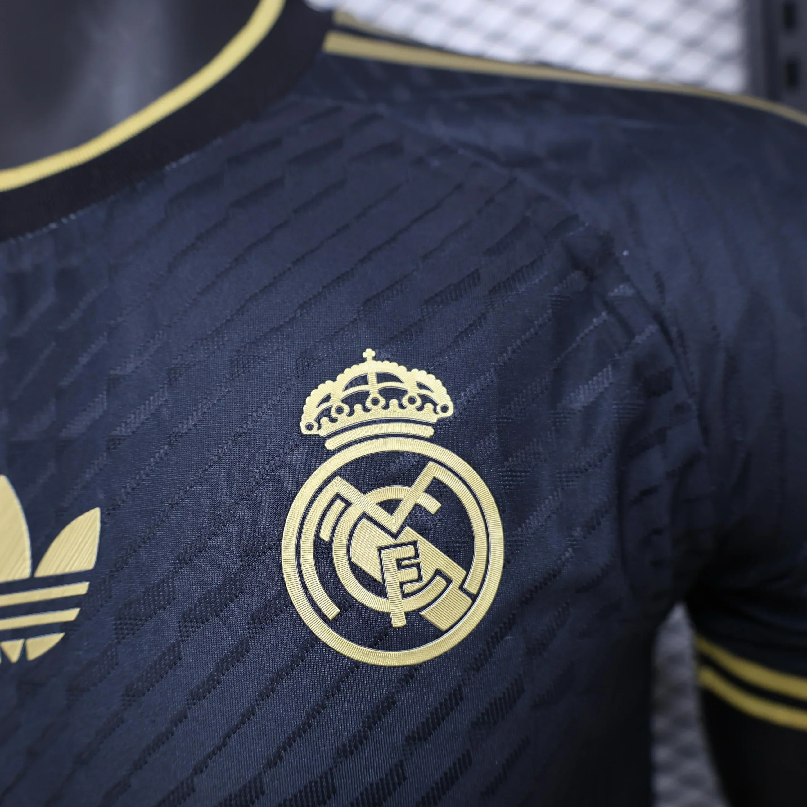 Real Marid "Oro del Dragón" Limited Jersey - Image 3